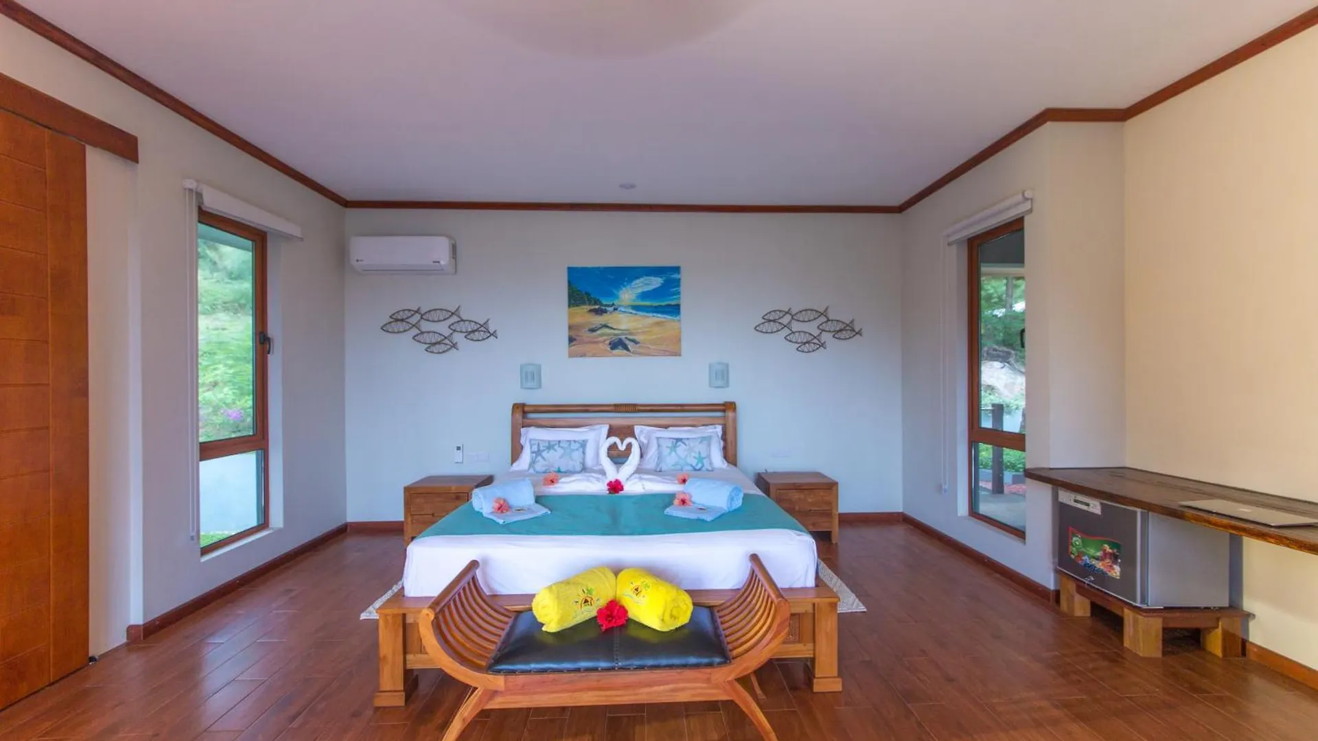 Anse Soleil Beachcomber Hotel And Self Catering Baie Lazare